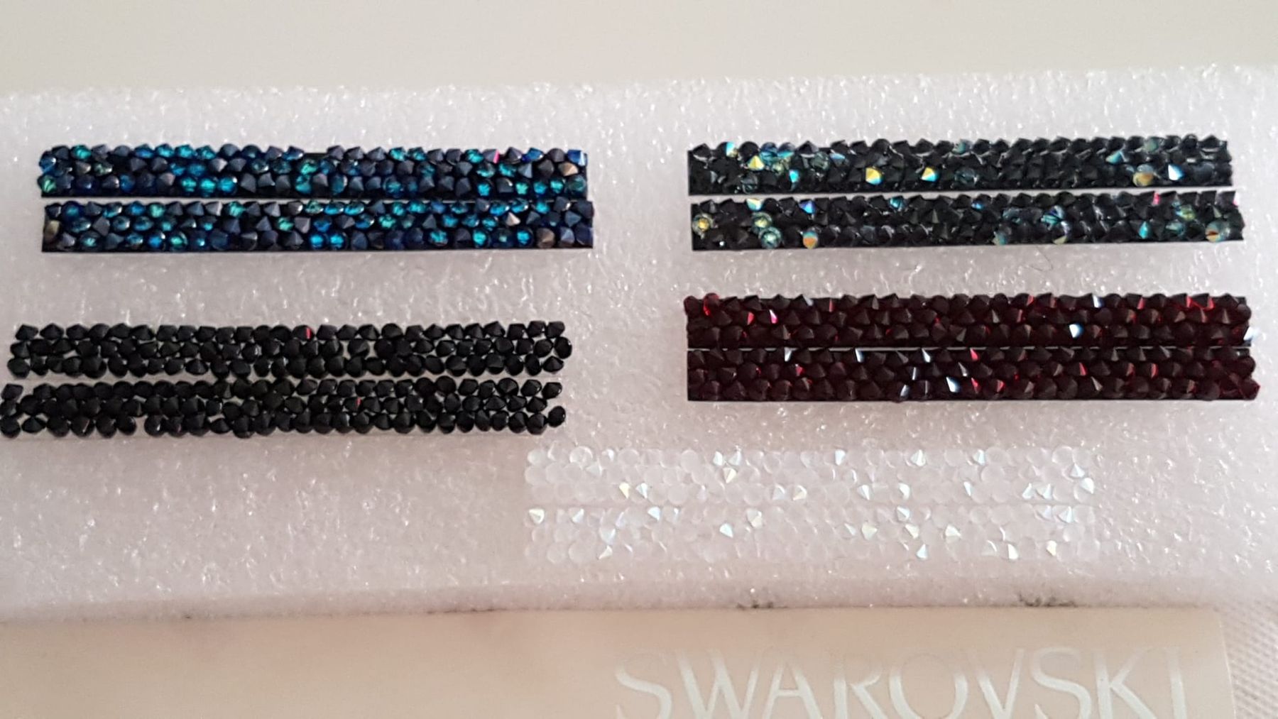 Swarovski Statuette: Swarovski Cry Fine Rocks 2St. 5 Farben. – Nuovo (secondo la descrizione) da Zürich venduto da 280_yc86