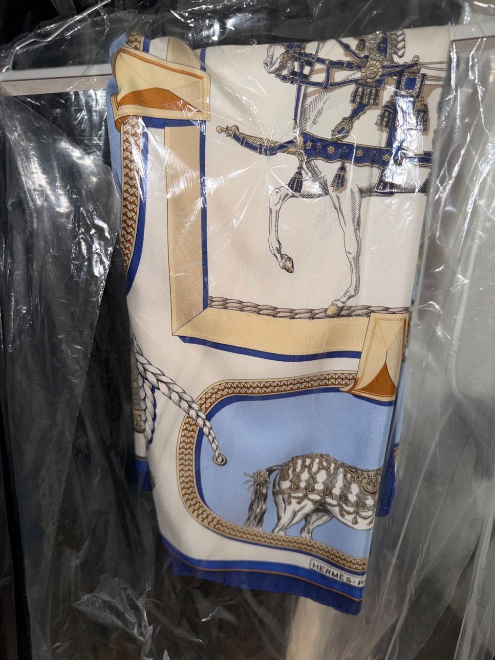 Hermès Foulards & écharpes: Hermès Paris Grand Apparat silk scarf – Neuf (Voir description) à Genève par val_rp9x 1