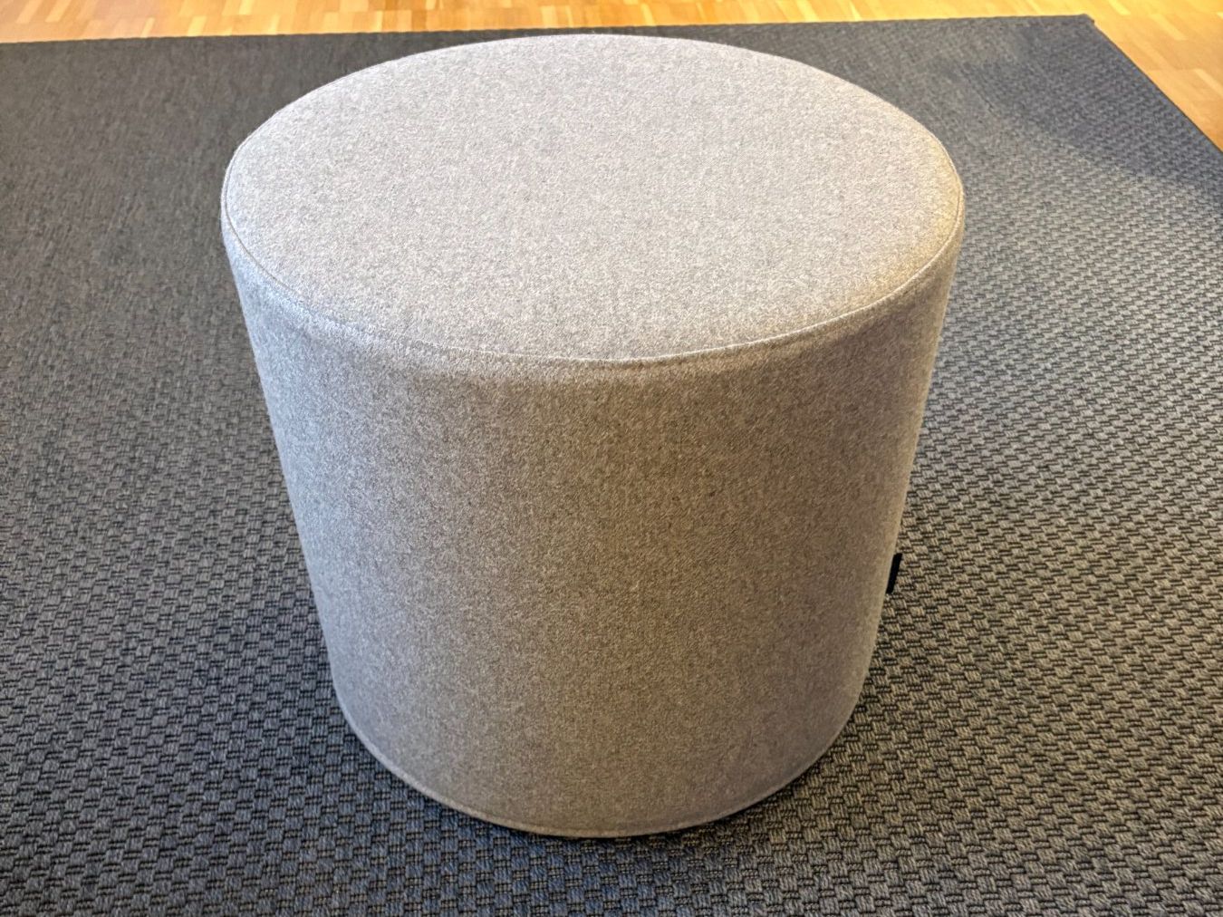 Softline Hocker: Softline Hocker hellgrau – Gebraucht aus St. Gallen von Emil53 1