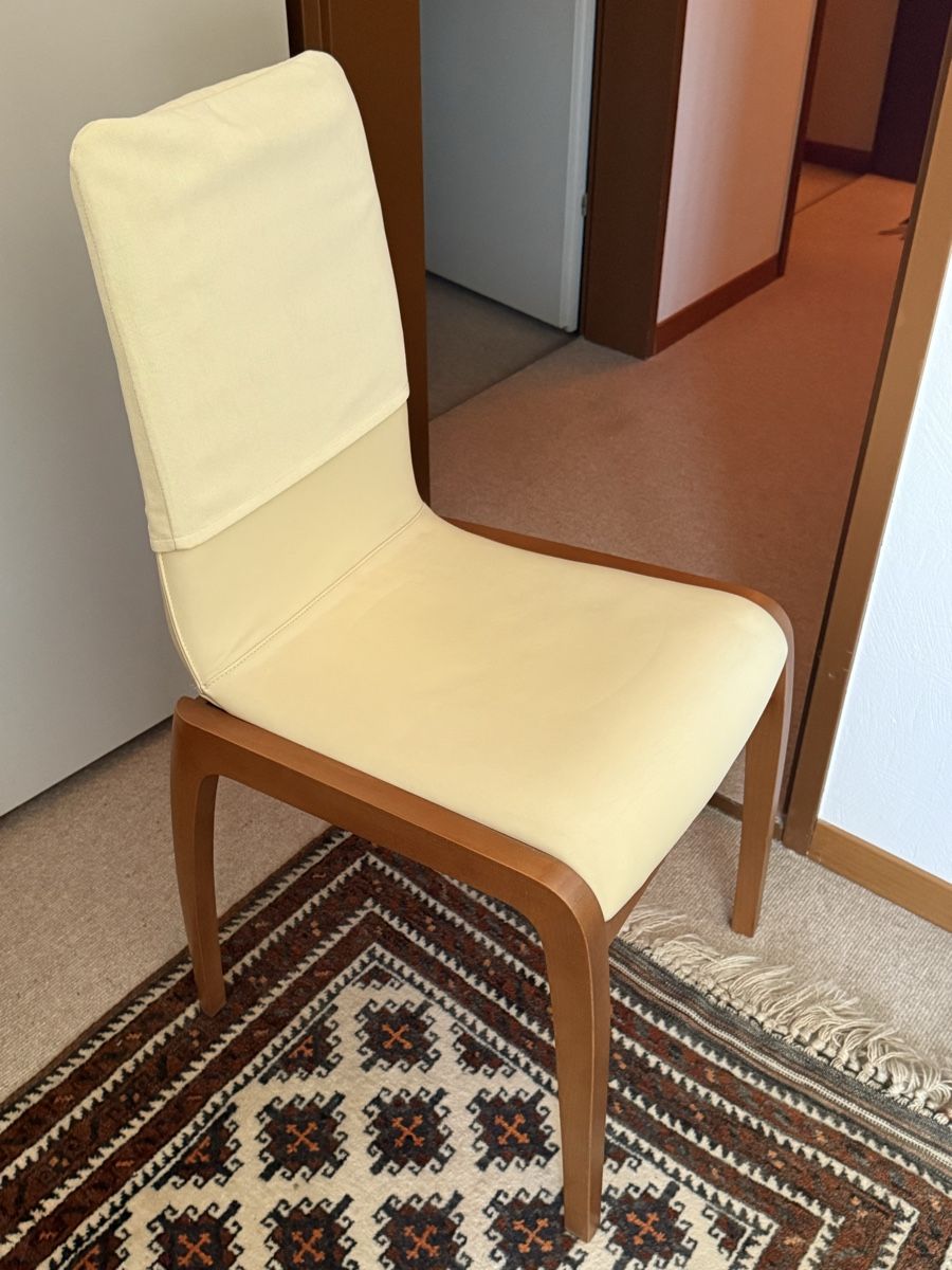 Fauteuils: Holzstühle mit Weissem Lederbezug – D'occasion à Seuzach par enr_rpg5