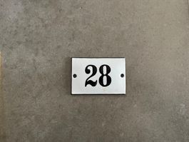 Altes Emailschild 28