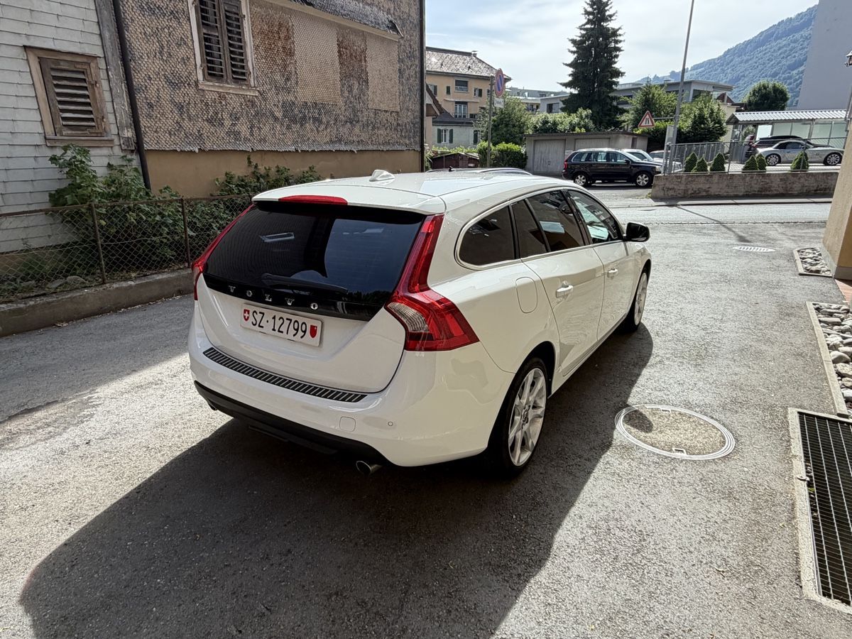 Volvo Automobili: Volvo V60 D5 AWD – Usato da Siebnen venduto da Rinqeh 2