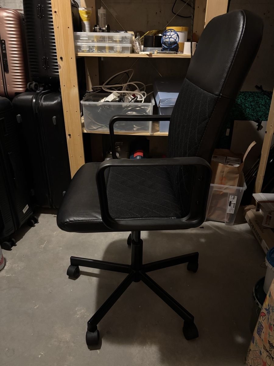Ikea Chaises: Chaise de bureau  – D'occasion à Essertines-sur-Rolle par Chouffe 2
