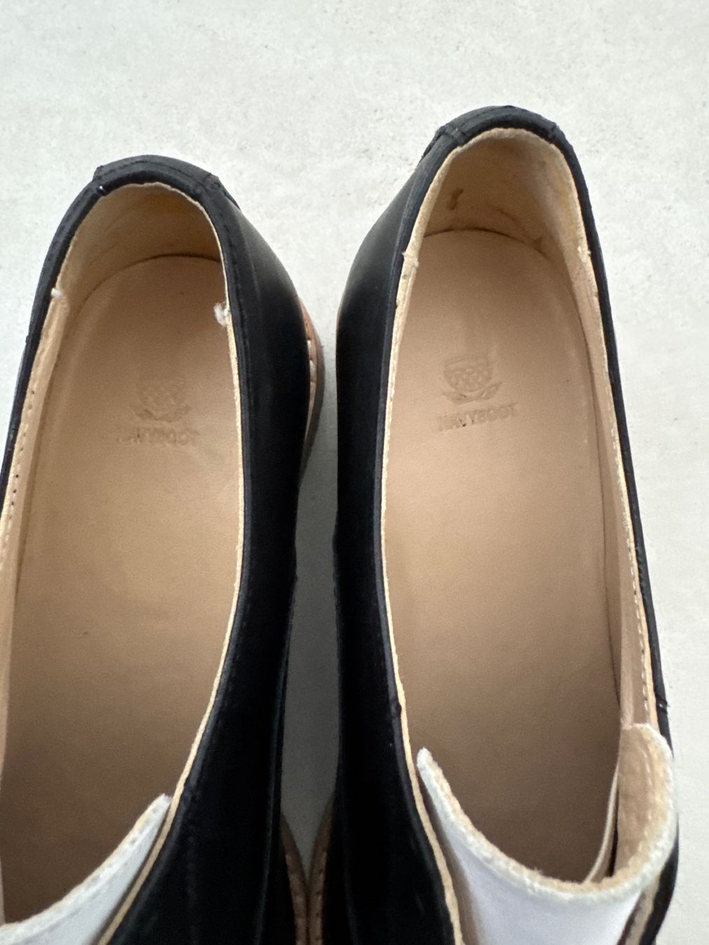 Navyboot Damenschuhe: Belles chaussures Oxford noires et blanches – Gebraucht aus giffers von sev_c9x9 4