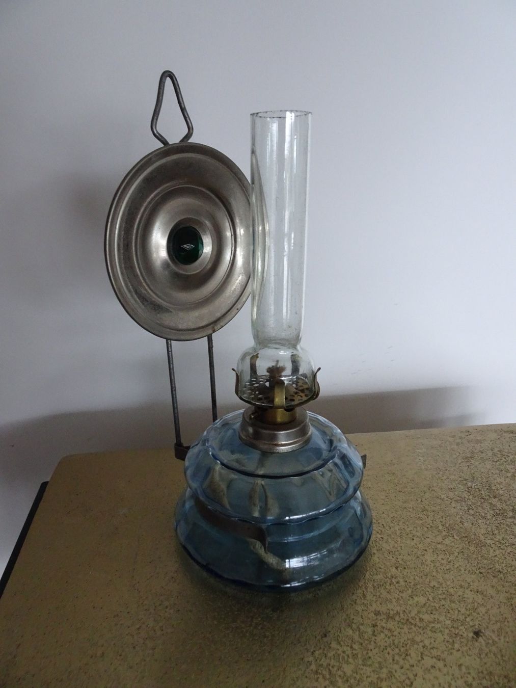 Lampade: Antike blaue Petroleumlampe mit Reflektor, Wandlampe – Usato da Vitznau venduto da Mina60