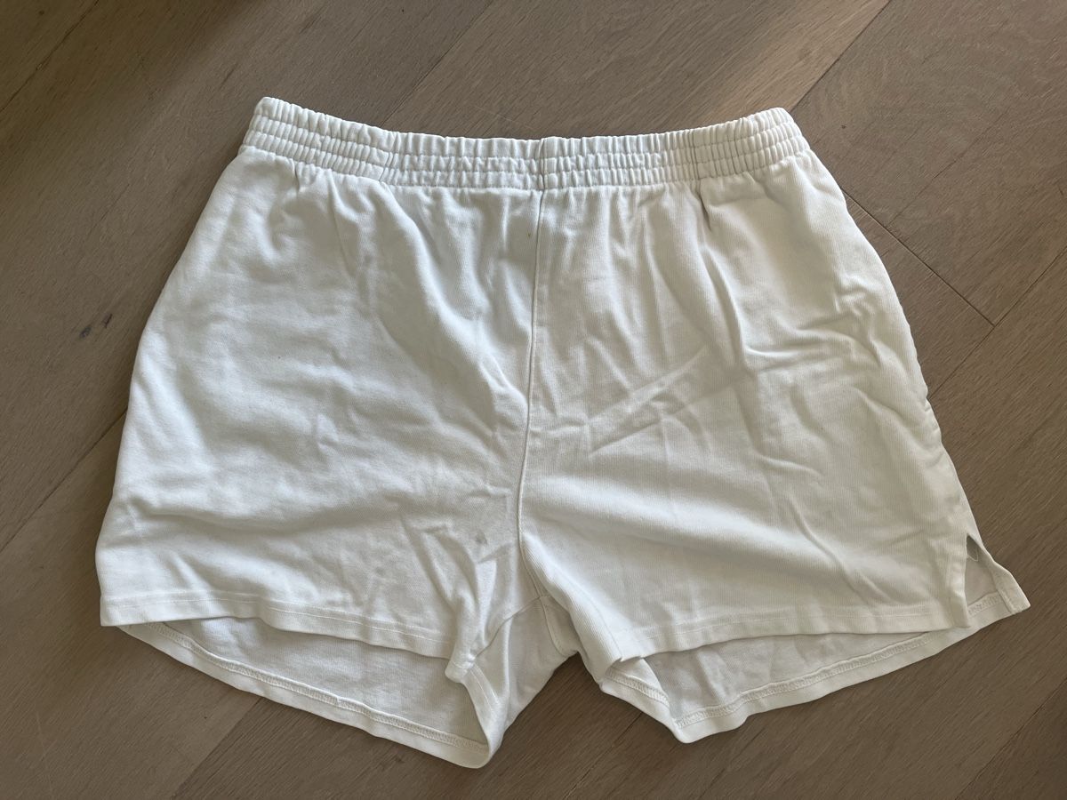 Brandy Melville Pantalons: Brandy shorts – D'occasion à Zürich par rox_ws8v 1