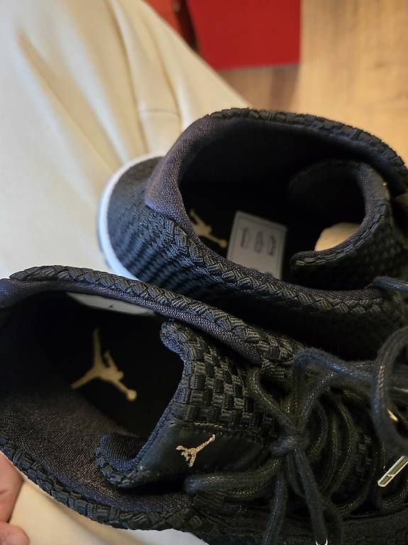 Jordan Scarpe da uomo: Nike Air Jordan 11 Future – Usato da Thun venduto da Snkrfrkr 3