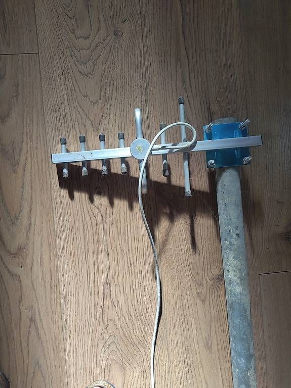 Radiocomunicazione: Antenne/ Empfangverstärker – Usato da Hofstetten ZH venduto da Gischis