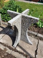 Steintisch aus Waschbeton