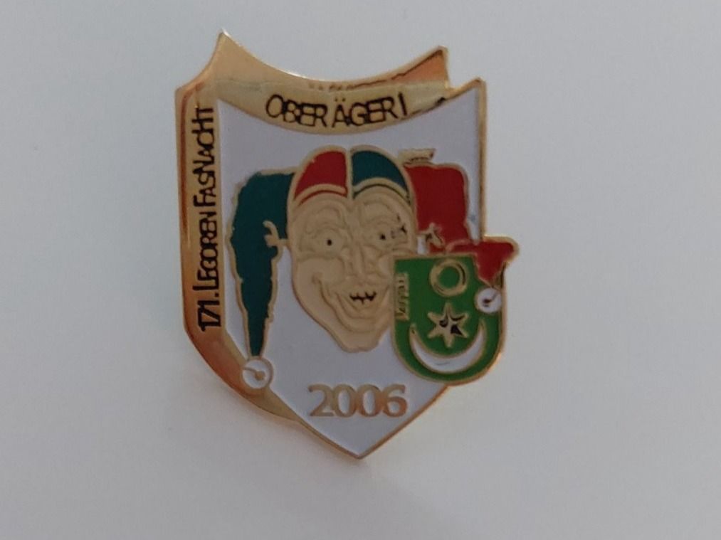 Placchette & Badge: Fasnacht Pin – Usato da Köniz venduto da Pinscollect