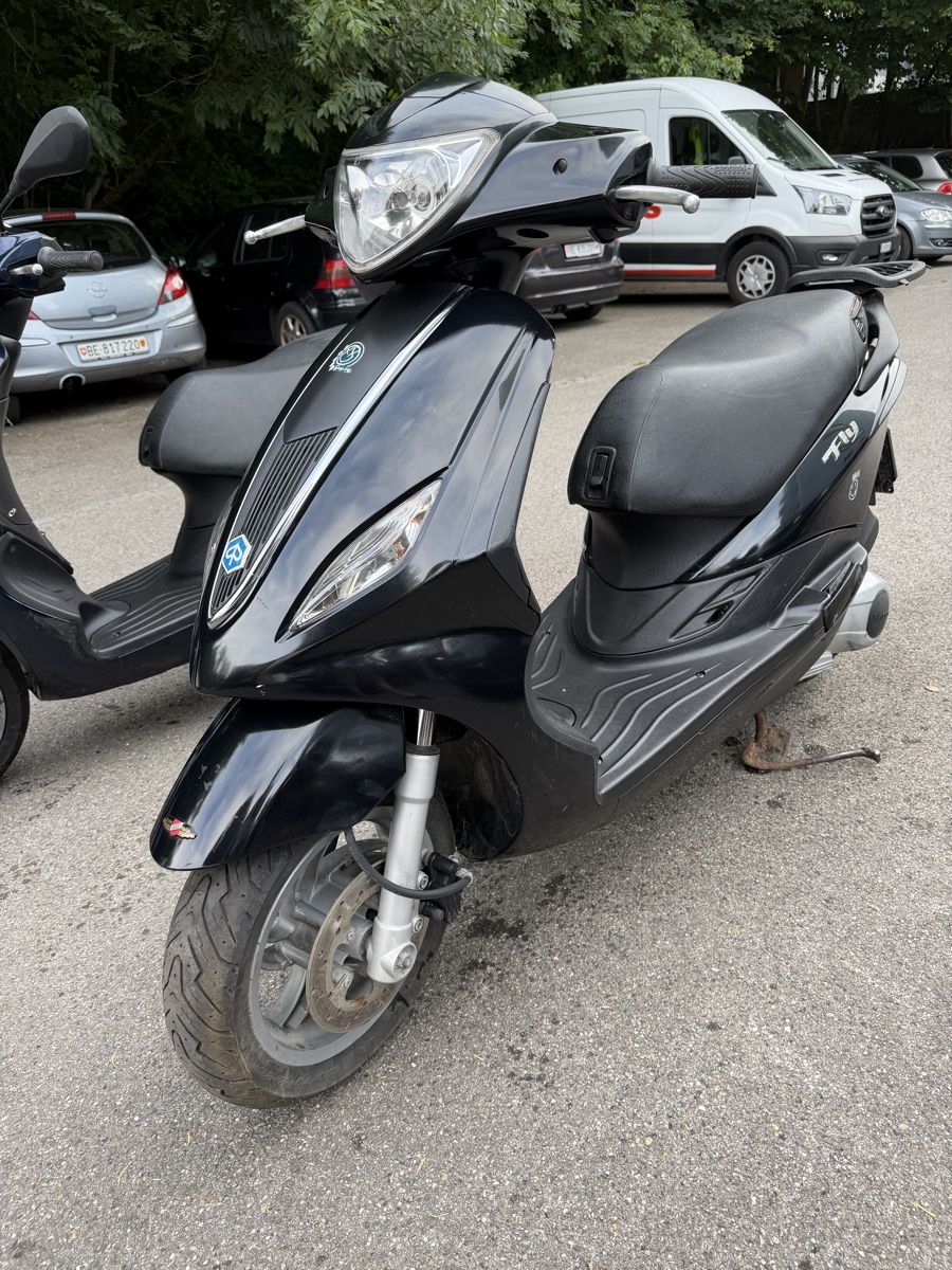 Piaggio Scooters: Piaggio FLY 125cc 3V KM256517 – Défectueux à Langenthal par SuzukiGsx-R