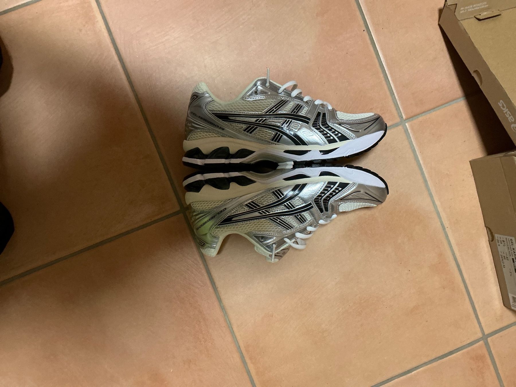 Asics Scarpe da uomo: Asics Gel-Kayano 14 taille 42 – Nuovo e nell'imballaggio originale da Gland venduto da Dedecop2 1