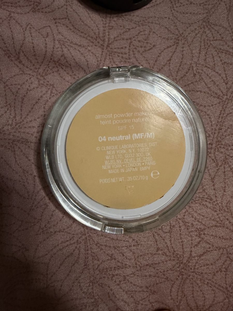 Clinique Maquillage: Clinique - Powder make up Spf 15 – Neuf (Voir description) à Siebnen par gen_z7vd 1