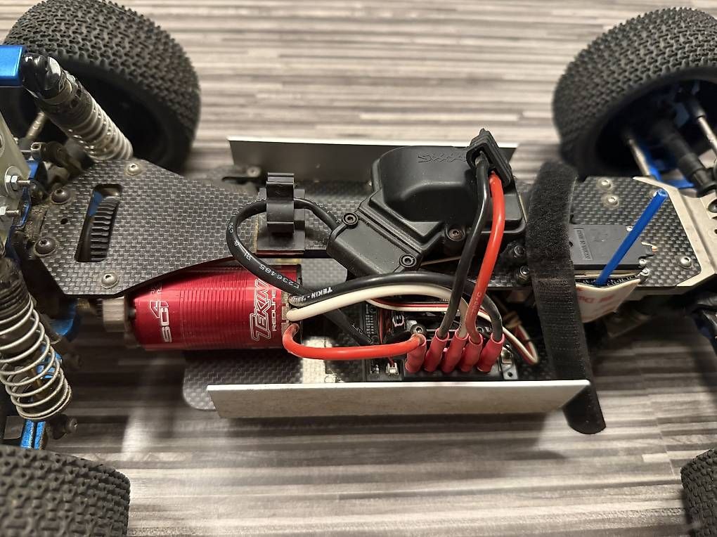 RC Modellbau: Traxxas Slash 4x4 – Gebraucht aus Penthaz von our_lnm2 1