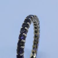 Filigranger Ring mit symmetrischen Amethyst Alliance Steinen