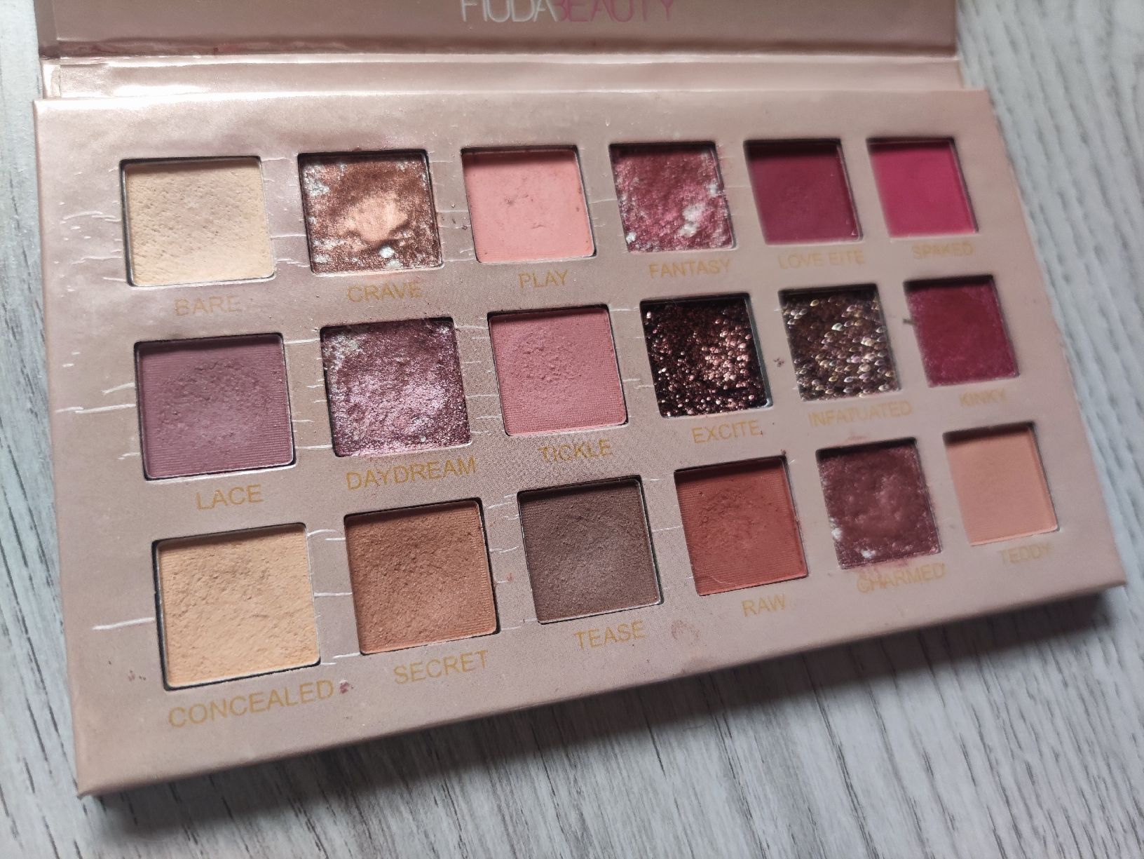 Make-up: NUDE Lidschattenpalette – Usato da Nottwil venduto da sukkus.ch 2