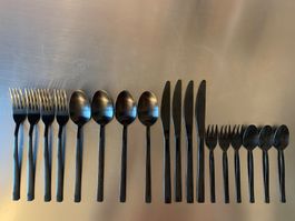 Schwarzes Besteckset