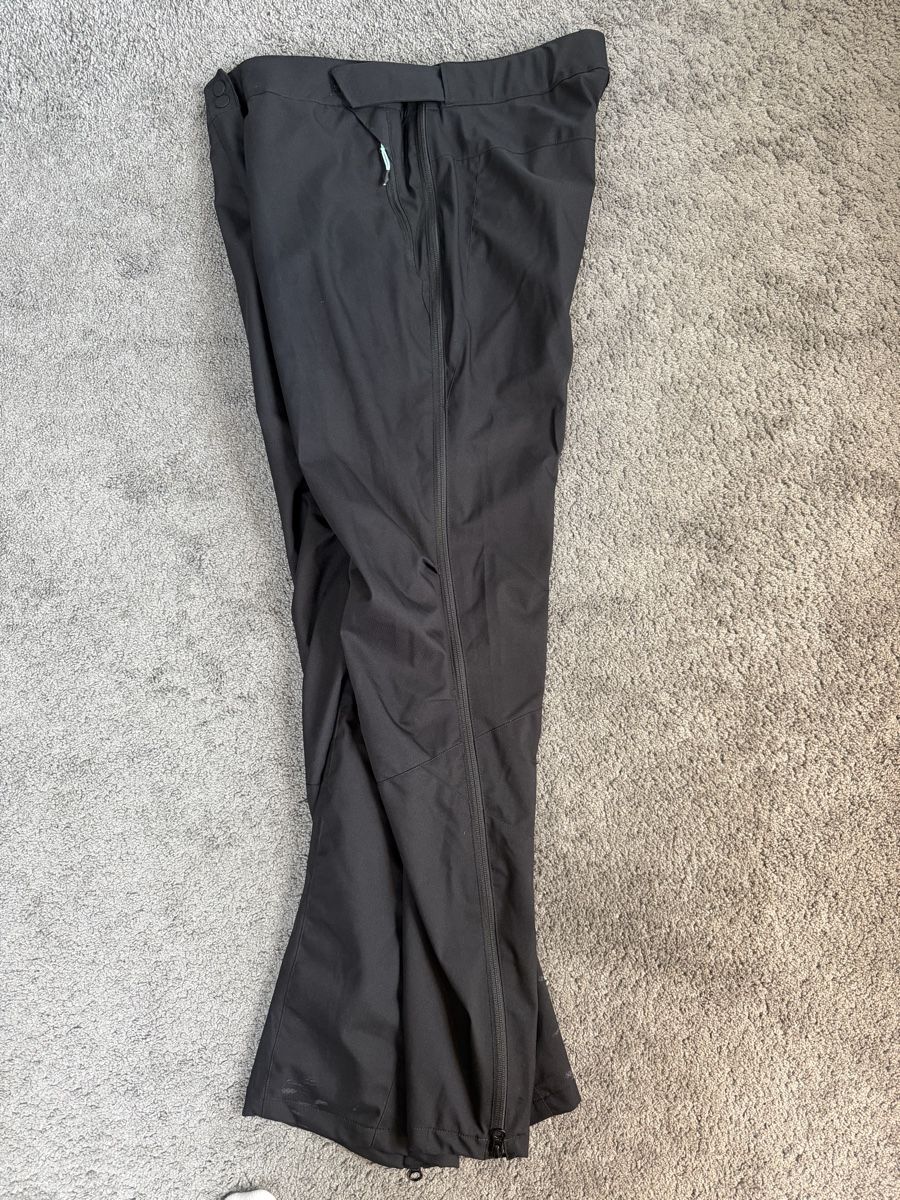 Pantaloni: Schwarze Langlaufhose Damen – Usato da Rain venduto da sve_v9g8 4