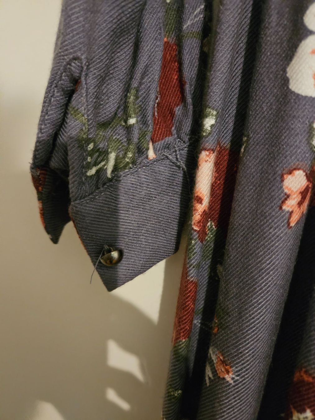 Vestiti: Herbstkleid Blumenmuster Rüschen Gr. XL dunkelgrau Midi e... – Nuovo (secondo la descrizione) da Sennhof (Winterthur) venduto da HG2019 5