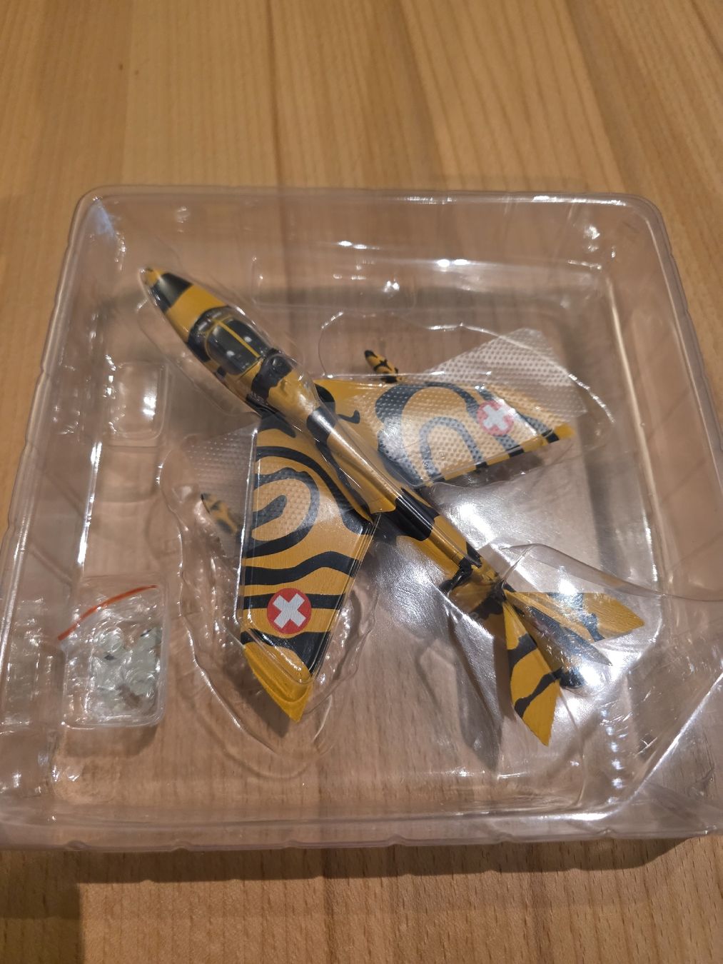 Schweizer Armee Kit di modellismo & Modellini statici: Hunter Mk68 HB-RVV 1/72 ACE – Nuovo e nell'imballaggio originale da Lentigny venduto da kev_j2xf 3