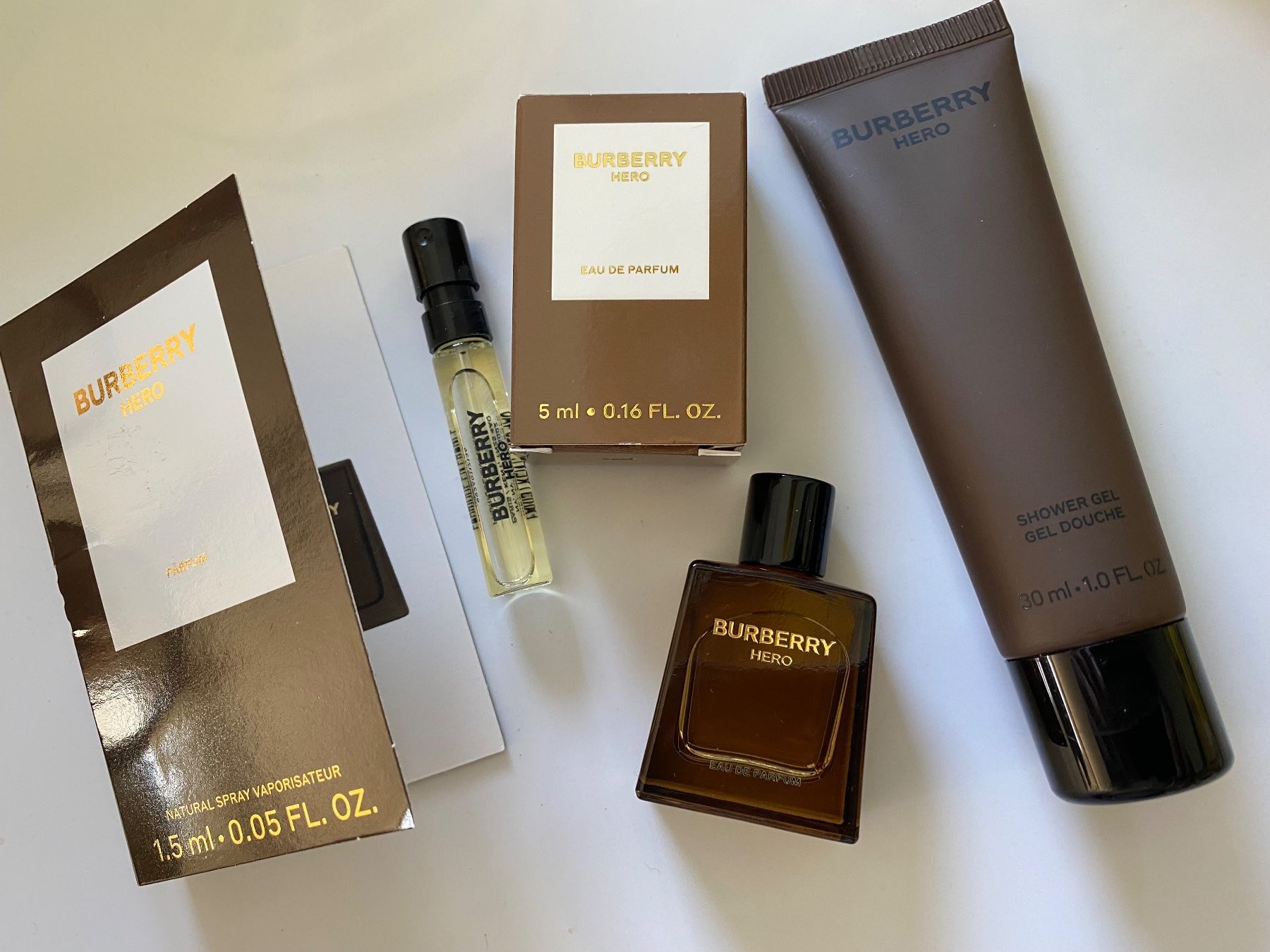 Burberry Profumi & Eau de Toilette: Miniatures de parfum Burberry Hero – Nuovo e nell'imballaggio originale da Bouveret venduto da wes_7zll