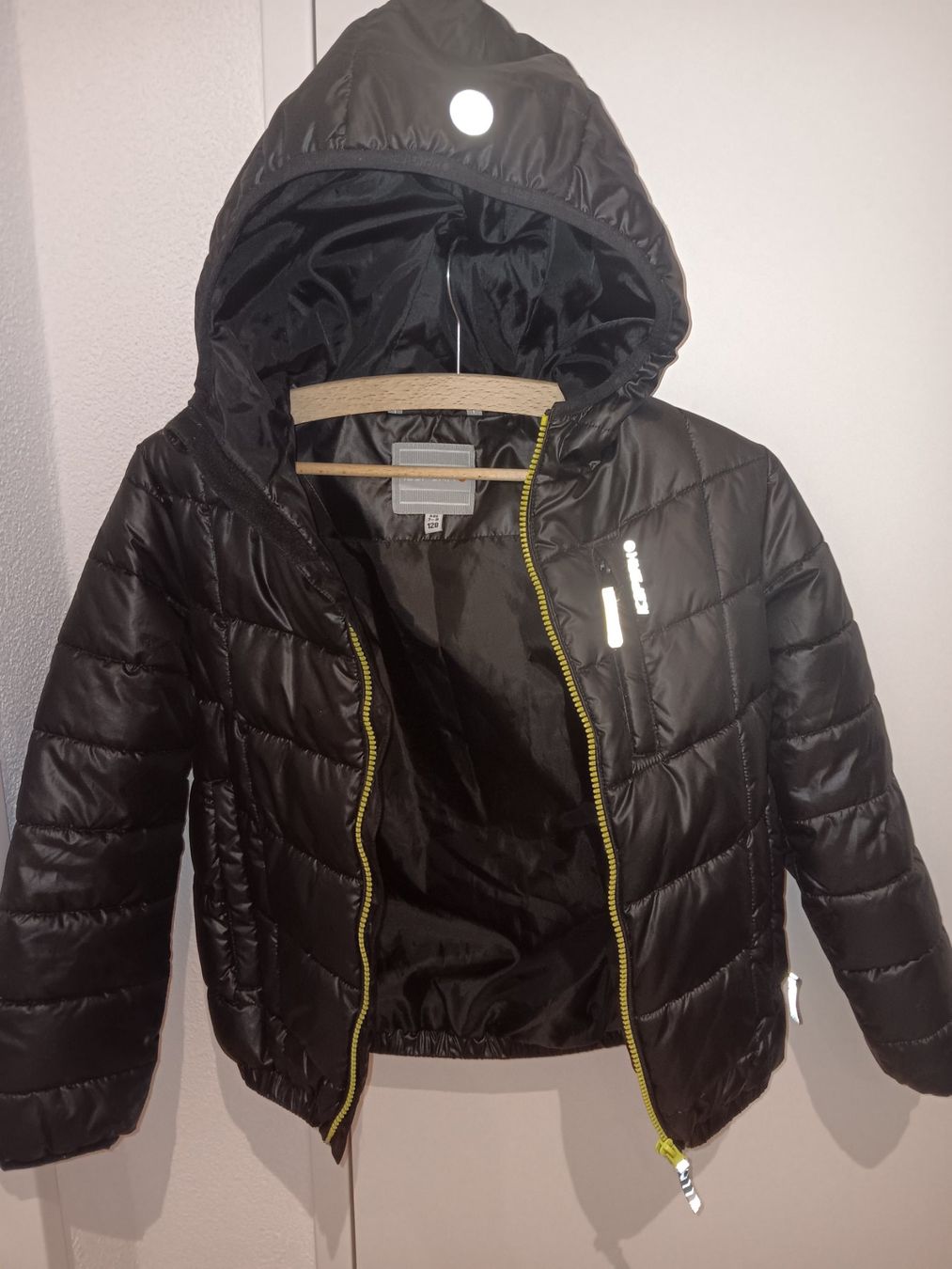 Giacche & Cappotti: Kinder Jacke, Gr. 128 – Nuovo (secondo la descrizione) da Gelterkinden venduto da ram_5vkp