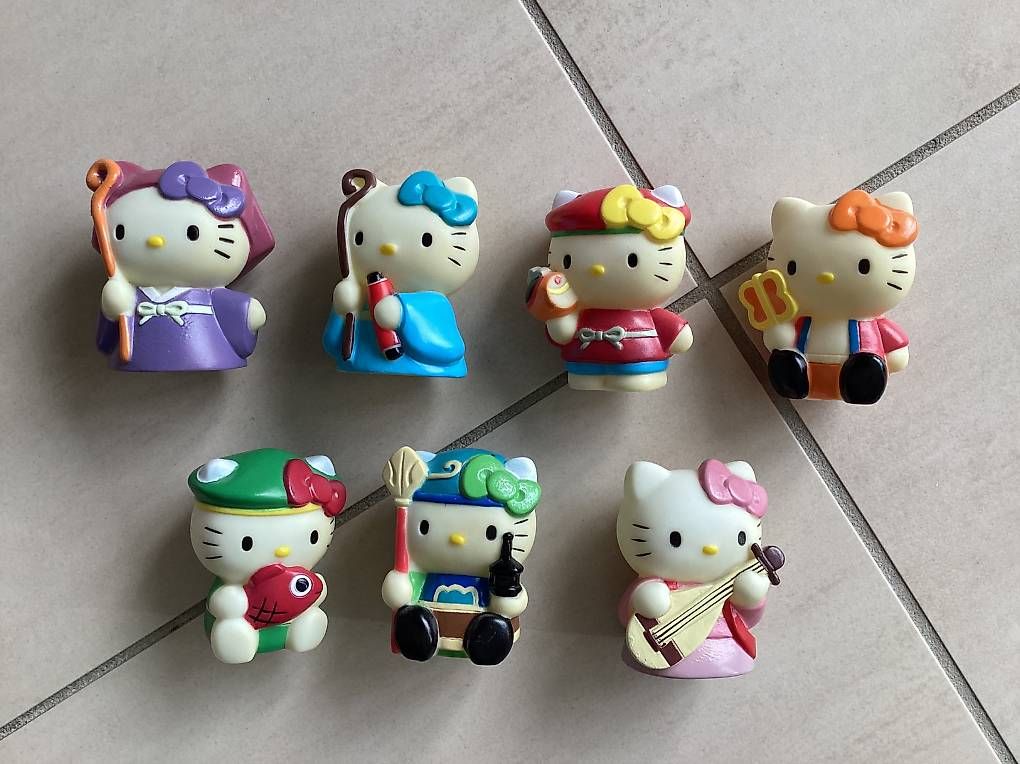 Statuette: Lot de sept figurines Hello Kitty – Usato da Prangins venduto da ann_5ngr