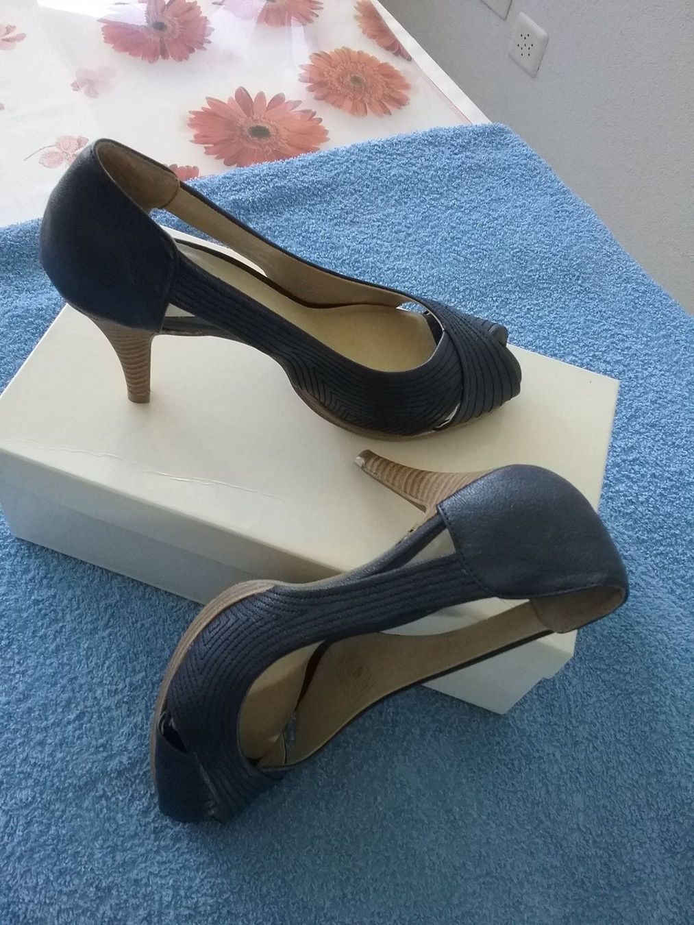 Damenschuhe: neue Pumps in Gr. 37 – Neu und originalverpackt aus Wiesendangen von Stregolina