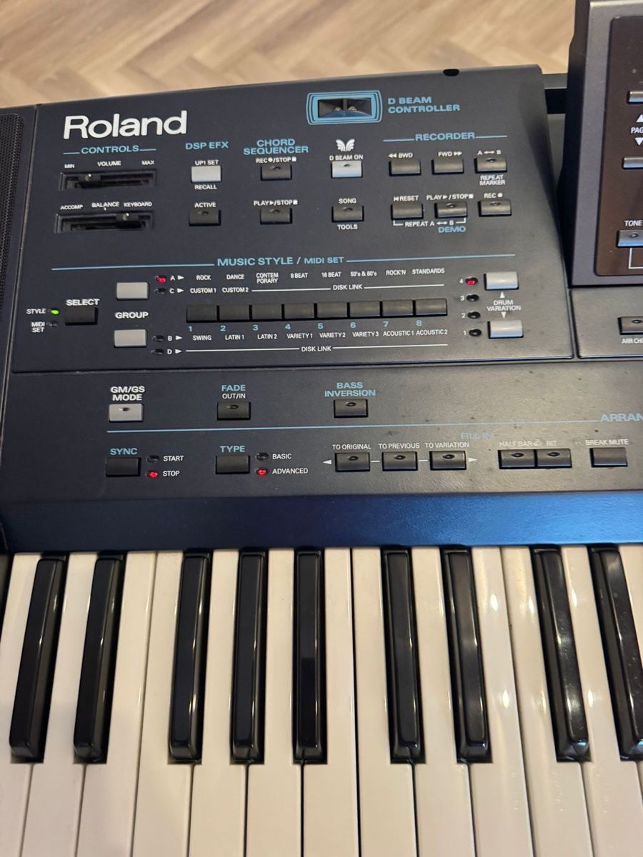 Roland Strumenti musicali: Roland EM-2000 Arranger Workstation Keyboard inkl. Tasche – Usato da Dörflingen venduto da Benz63 5