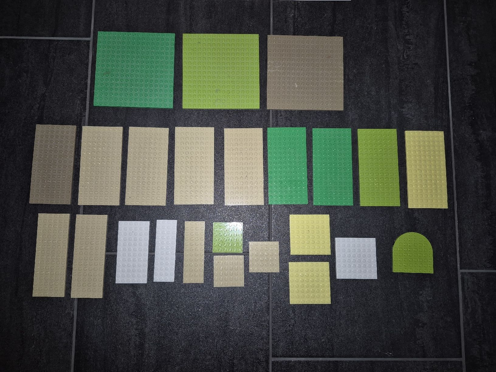 Lego Giocattoli: 24 Lego-Platten !!  – Usato da Igis venduto da Tiggers1