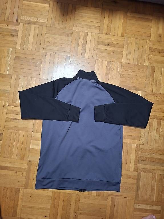 Jacken: Barcelona Trainingsjacke – Gebraucht aus Wetzikon ZH von cet_6fbf 2