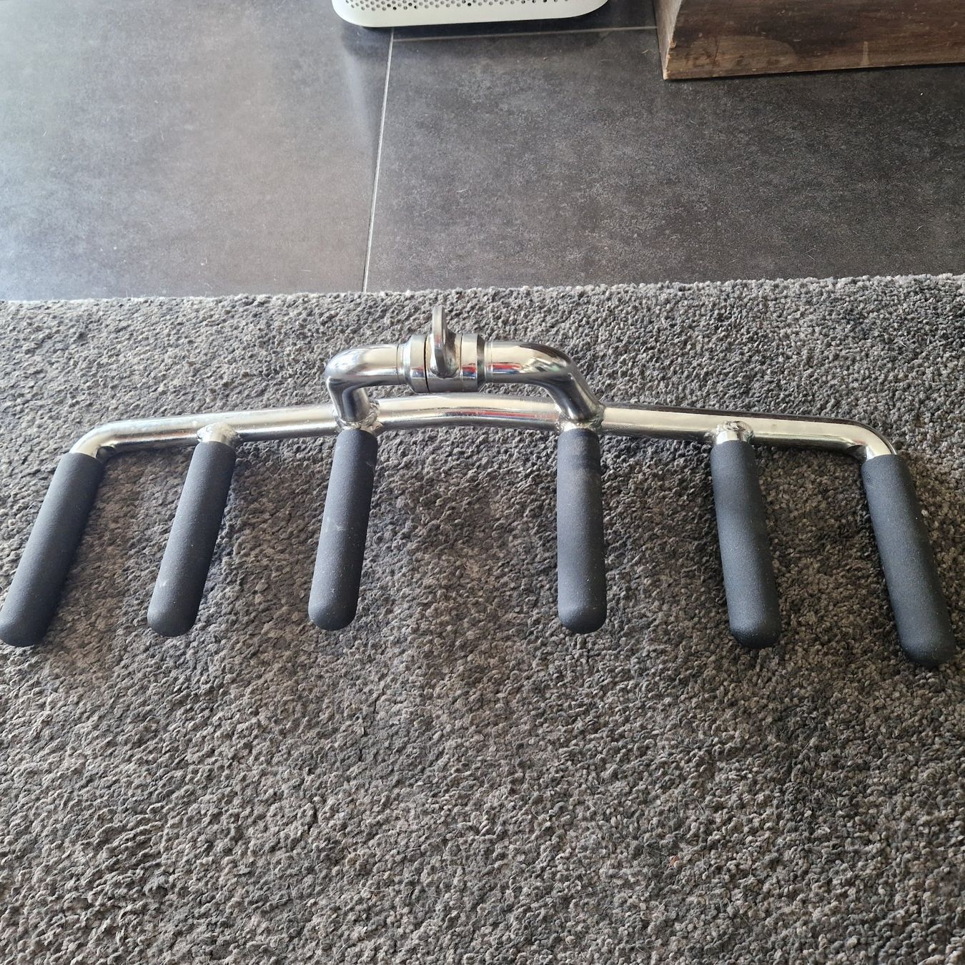 Hometrainer: Multi-Griff-Latzugstange / Kabelzug-Attachement – Usato da Gränichen venduto da sunchi07
