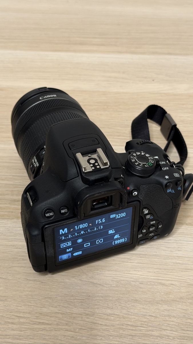 Canon Fotocamera: Canon 700D inkl. Zubehör – Usato da Gossau SG venduto da ReRaGa 2