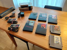 Nintendo NES Konsole mit 2 Controllern und 7 Spielen