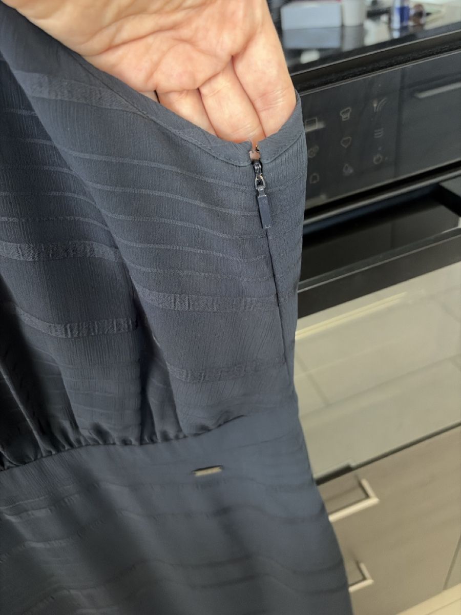 Armani Vestiti: Armani Exchange Maxi Sommerkleid Dunkelblau Gr. S (36) – Nuovo (secondo la descrizione) da Wallisellen venduto da Lan_82sz 5