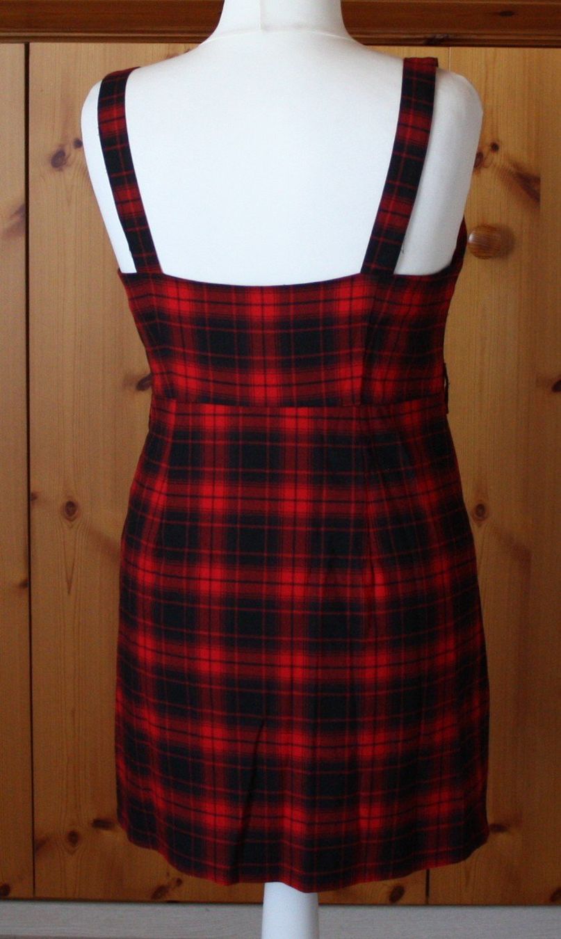 Vestiti: Trägerkleid DIVIDED rot-schwarz Gr. 46 NEU – Nuovo (secondo la descrizione) da Flüelen venduto da Diversicum-Curvy 6