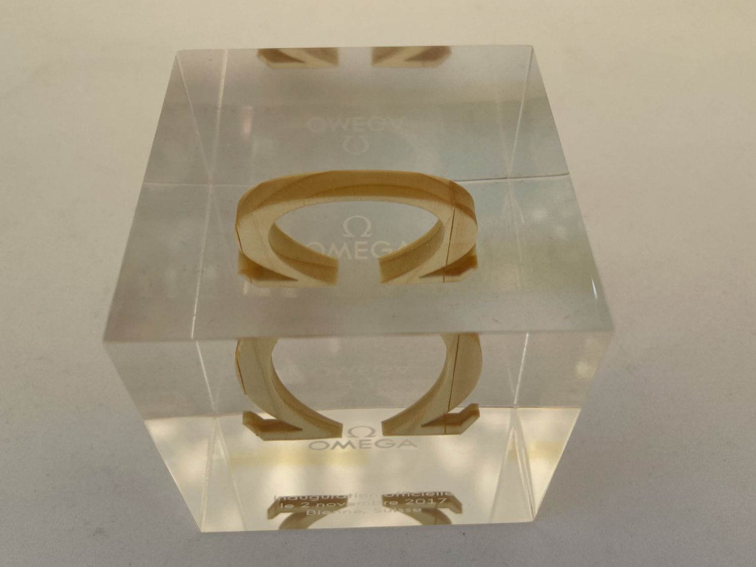 Omega Uhren: Omega rare presse-papier cube inauguration 2017. Neuf – Neu und originalverpackt aus Bôle von soleil778 2