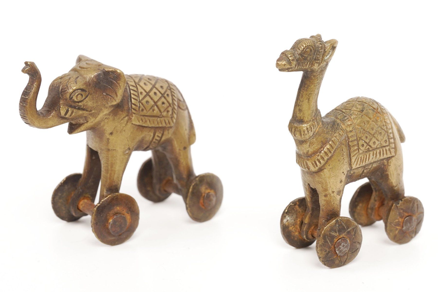 Statuette: 2 kleine Messingfiguren Elefant und Kamel – Usato da Buochs venduto da chicco64 2