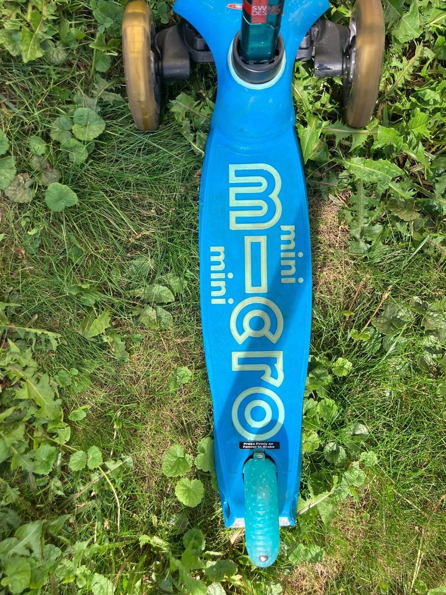 Micro Fahrzeuge für Kinder: Kinderroller Mini Micro blau pink gebrauchter Zustand – Gebraucht aus Horn von P.Vetsch86 2