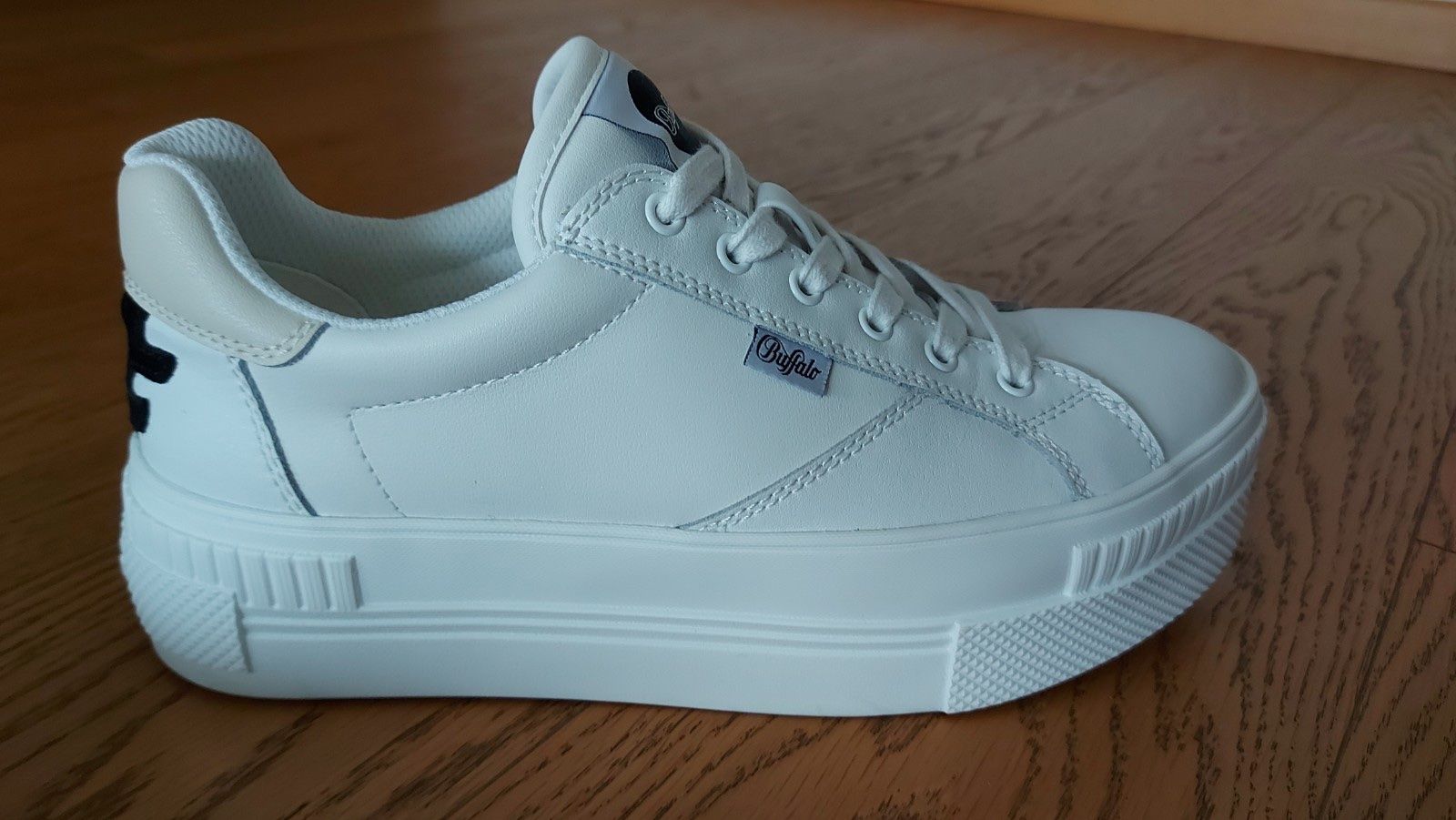 Buffalo Scarpe da donna: Ledersneaker Buffalo Gr. 40 – Nuovo (secondo la descrizione) da Wabern venduto da Irakene 1