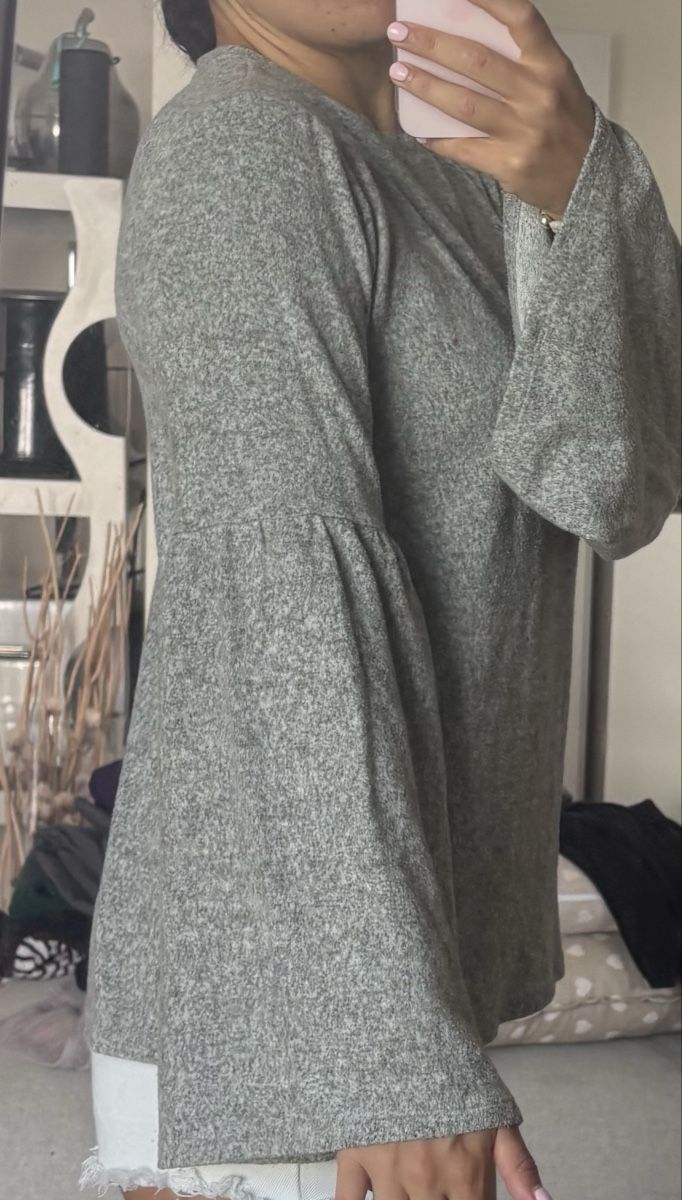 Pulls & Sweat-shirts: Pullover grey size M bell sleeves used – D'occasion à Zürich par mat_58mf 3