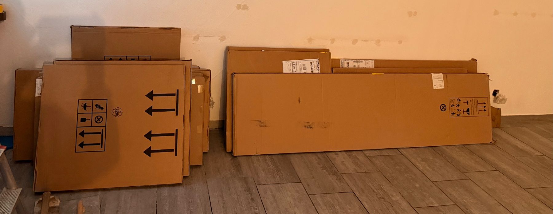 Schränke: Schwebentürenschrank, Original Verpackt – Neu und originalverpackt aus Niederurnen von Carbon21 1