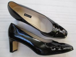 BALLY - schwarze Kalbslackleder Pumps Gr. 41 (UK 8 E)