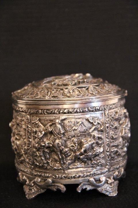 Cassapanche: Ancien coffret à bijoux . – Usato da Praz (Vully) venduto da pikuluka1 4