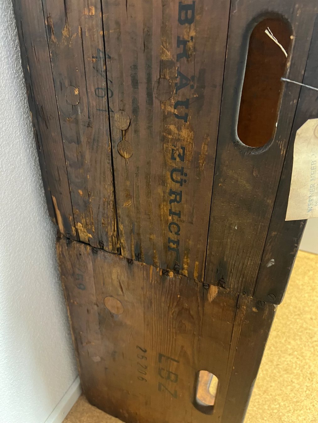 Caisses de transport: 4 Holzharrassen Löwenbräu original – D'occasion à safenwil par timtill 2