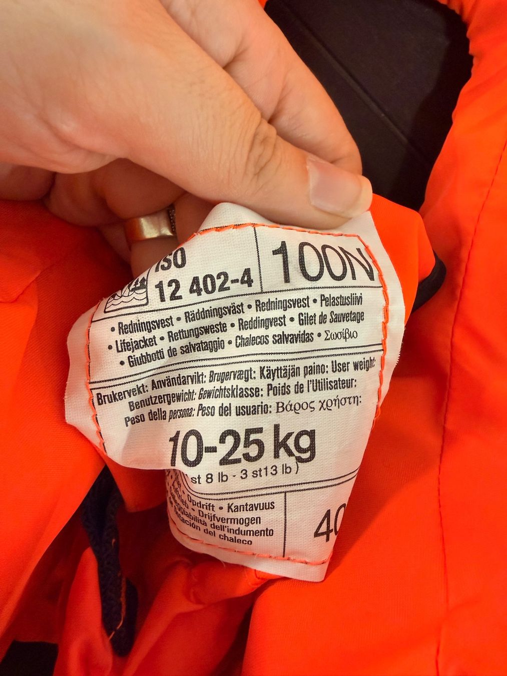 Helly Hansen Giubbotti di salvataggio: Rettungsweste Helly Hansen10-25kg gute Zustand – Usato da Klingnau venduto da Nirvana 3