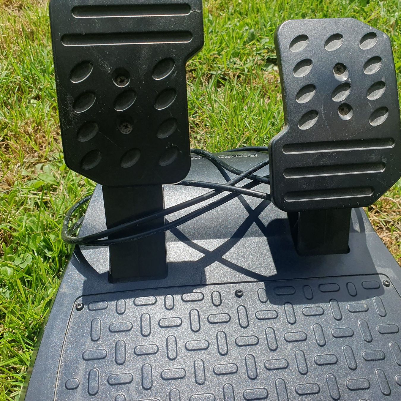 Console: Thrustmaster Lenkrad mit Pedalen für Playstation - Perfek... – Usato da Urtenen-Schönbühl venduto da kaminek01 2