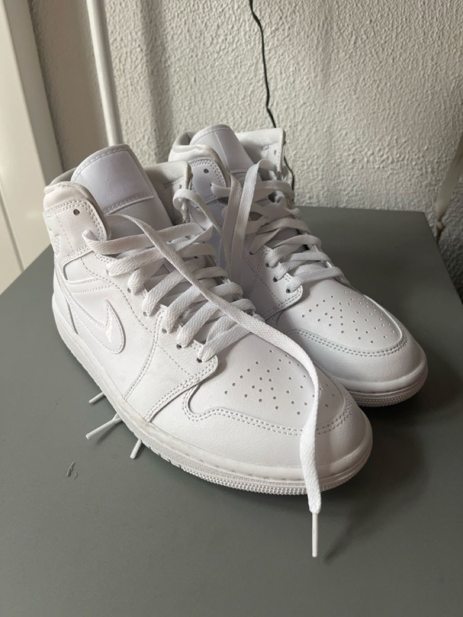 Jordan Chaussures hommes: Baskets Air Jordan 1 Mid blanches pointure 40 – Neuf avec emballage d'origine à Crissier par ari_pqk7
