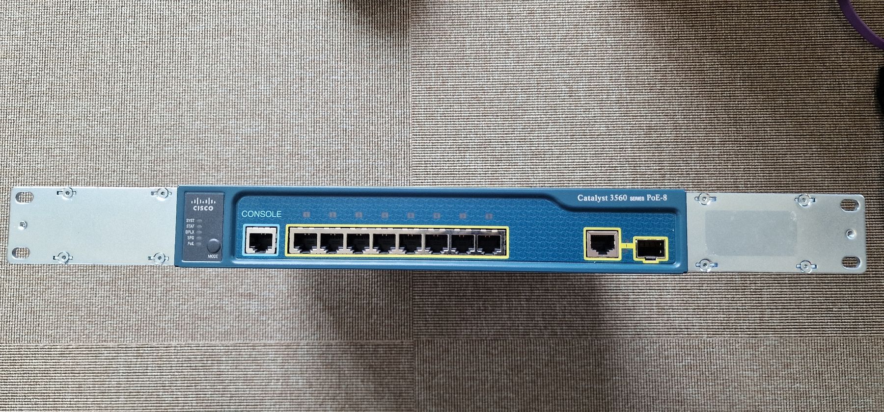 Cisco Modem & Router: Cisco Catalyst 3560 PoE-8 – Usato da Gerlafingen venduto da dulifuli