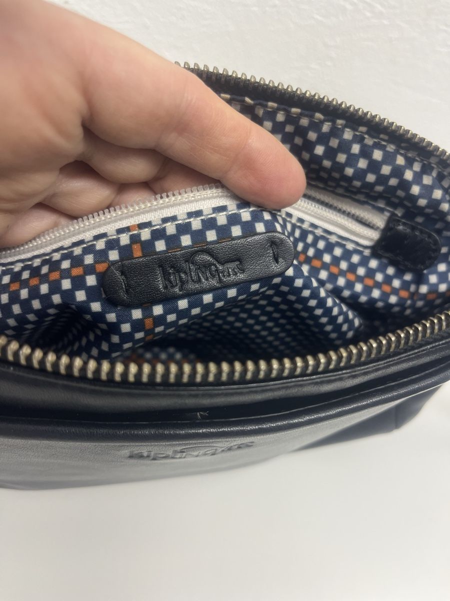 Kipling Taschen für Damen: Original Kipling Leder-Umhängetasche Schwarz 23x14 cm – Gebraucht aus Möhlin von mil_h55x 6